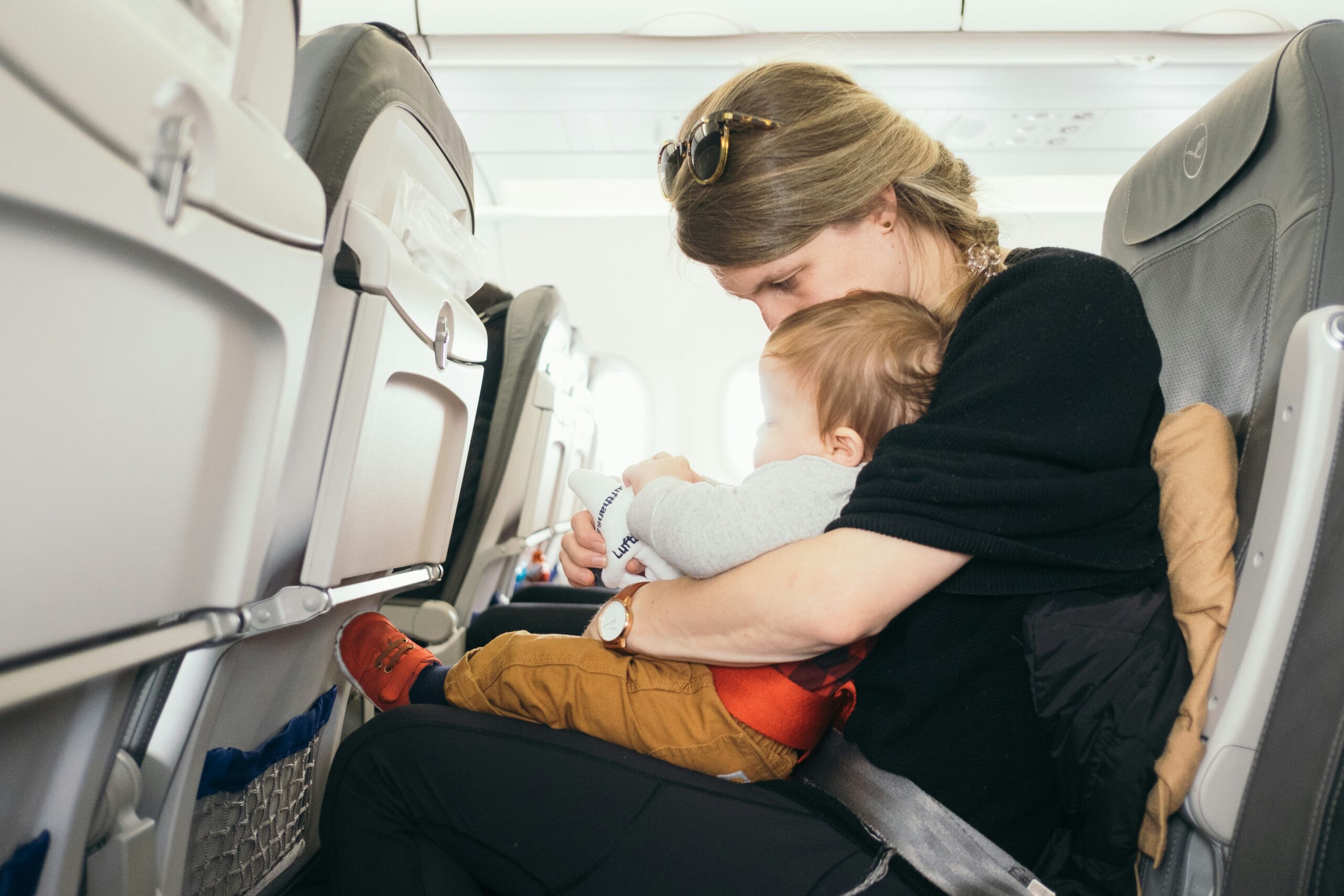 Flying Fun: Essential Travel Toys for Kids on Plane Journeys